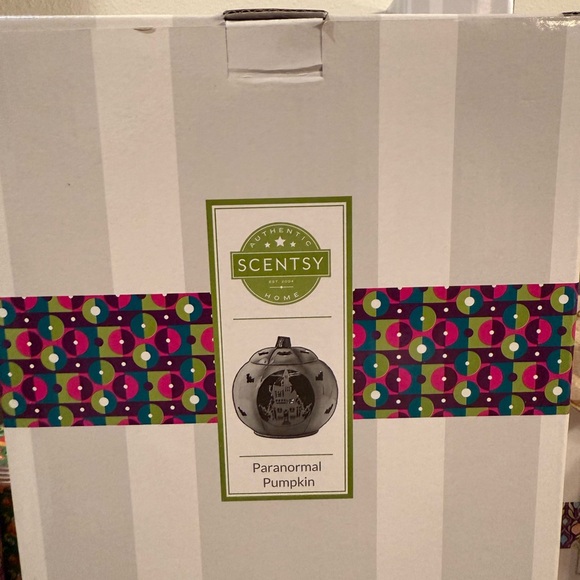 Scentsy Orange Pumpkin Candle Holder with Haunted Housec - Picture 8 of 8